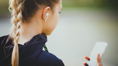 Kulaklık kullanmak sağır edebilir!