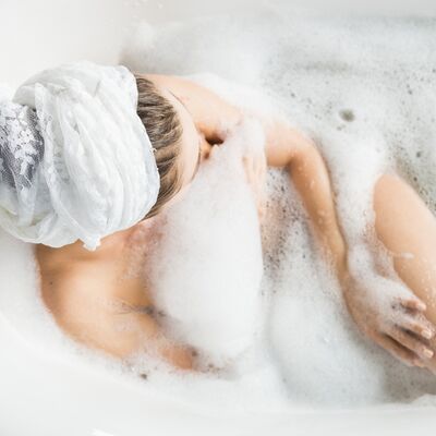 Duşta yüzünüzü yıkıyorsanız...