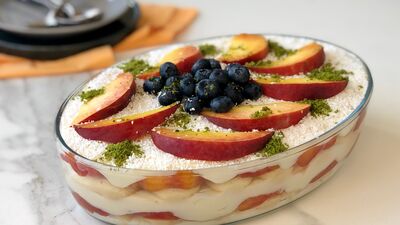 Şeftalili savoyer bisküvili pasta