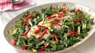 Tahinli yoğurtlu semizotu salatası