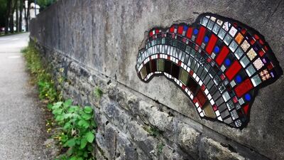 Mozaiklerle onarılan sokak çukurları