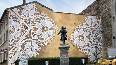 Duvarlara işlenen danteller