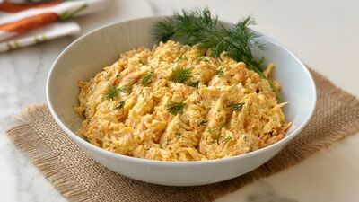 Süzme yoğurtlu havuç salatası