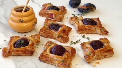 Mürdüm erikli peynirli ballı milföy