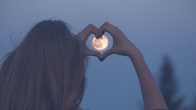 Burçlara göre kadınlar sevgisini nasıl gösterir?