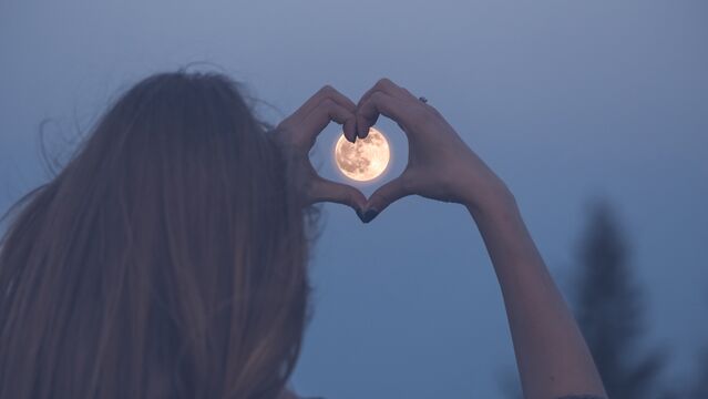 Burçlara göre kadınlar sevgisini nasıl gösterir?