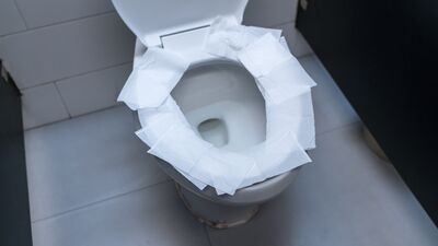 Klozete tuvalet kağıdı serip oturanlar dikkat!
