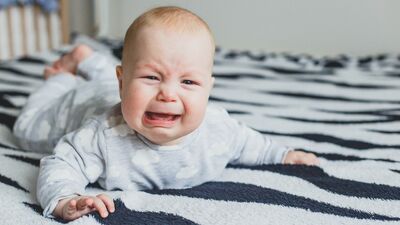 Kolik bebeği olan bir anneye bunları asla söylemeyin