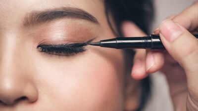 Göz şeklinize göre eyeliner çekme tüyoları