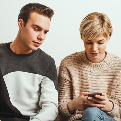 Ben dahil kimseye güvenmiyor