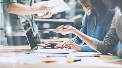 Eski sevgilimle beraber çalıştığımı söylemeli miyim?