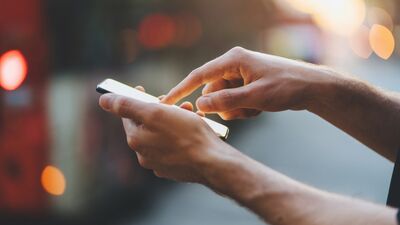 Sosyal medyasını benden gizliyor