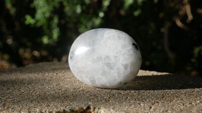 Dişil enerji, denge ve sezgiler için Ay Taşı