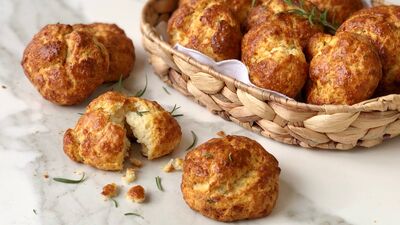 Cheddar peynirli biberiyeli çörek