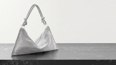 Şık akşamların vazgeçilmezi: Taşlı çantalar