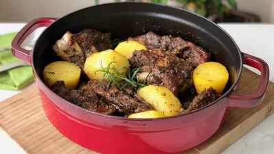 Fırında biberiyeli kuzu kol