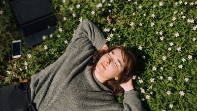 Gün ortasında uyumanın faydaları nelerdir?