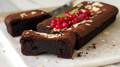 Çok çikolatalı bademli kek