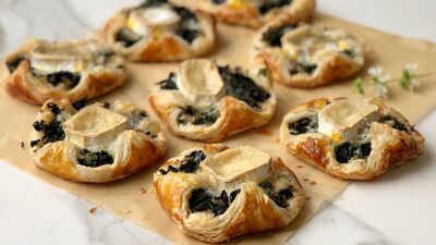 Keçi peynirli ıspanaklı milföy bohçaları