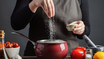 Şefler yemeklerin tuzunu bu taktiklerle ayarlıyor