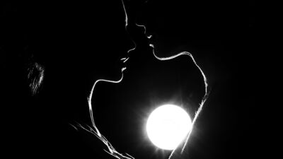 Biri sevgilinize "fazla yakın" davranıyorsa...