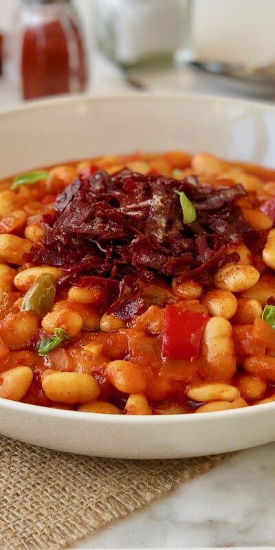 Pastırmalı kuru fasulye yemeği