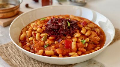 Pastırmalı kuru fasulye yemeği
