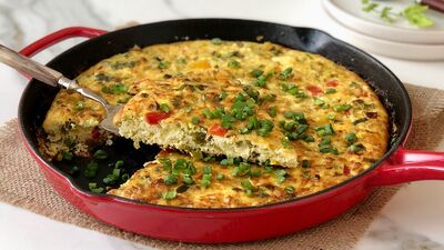 Pırasalı renkli biberli frittata