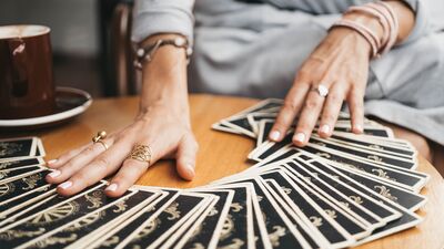 Tarot nedir, ne değildir?