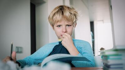 Çocuğum kıyafetlerini çiğniyor!