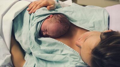 Doktora nasıl doğum yaptıracağı anlatılır mı?