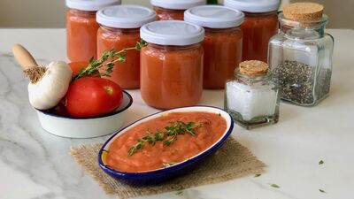 Közlenmiş domates sosu