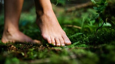 Doğada çıplak ayak yürümenin 5 faydası