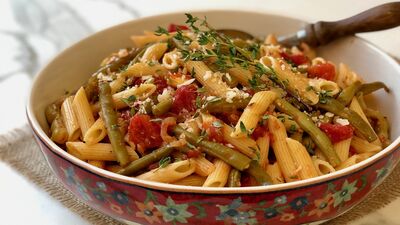 Domatesli taze fasulyeli makarna