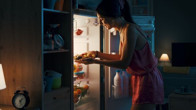 Yatağa aç girilir mi?