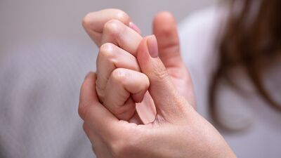 Parmak çıtlatmak zararlı mı?