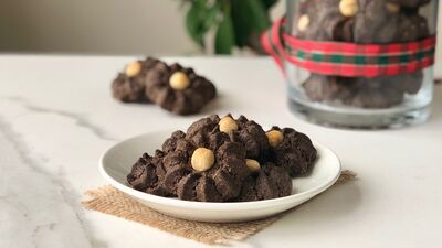 Keçiboynuzu unlu fındıklı kurabiye