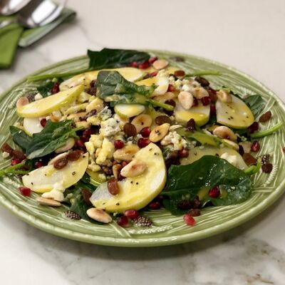 Armutlu ıspanaklı kış salatası