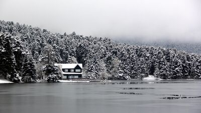 Kartpostal gibi: Gölcük Tabiat Parkı