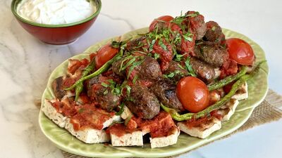 Pideli domates soslu köfte