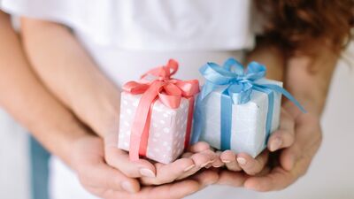 Hastanede dağıtmak için bebek hediyeleri