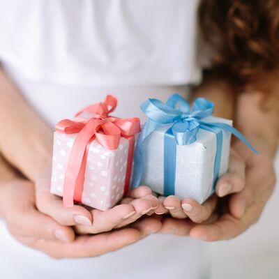 Hastanede dağıtmak için bebek hediyeleri