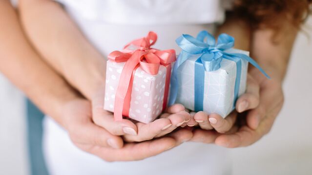 Hastanede dağıtmak için bebek hediyeleri