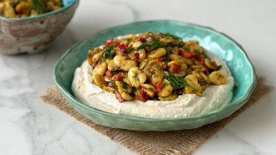 Tahinli yoğurtlu iç bakla salatası