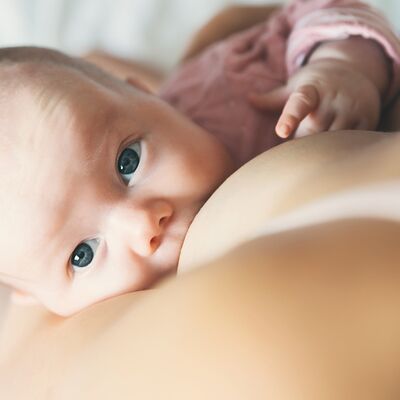 Bebeğin acıktığını gösteren 8 erken işaret