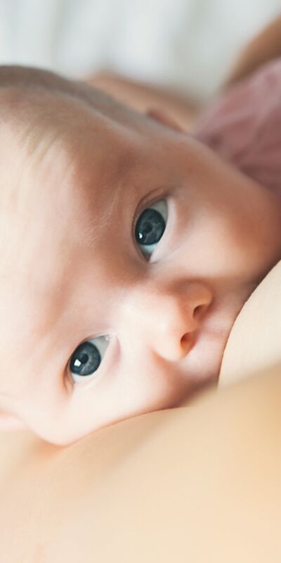 Bebeğin acıktığını gösteren 8 erken işaret