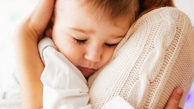 Bebeğiniz ne zaman isterse, kucağınıza alın...