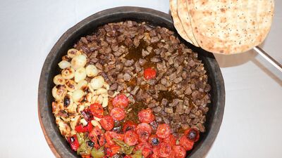 Eli Böğründe (Maraş Yanyana)