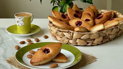 Vişneli mekik, Financiers