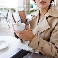 Sonbaharda kısa trençkotlar yükselişte